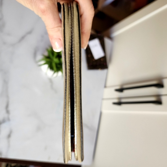 Authentic Celine Continental Zip Leather Wallet, Custom Handpainted - Picture 6 of 10